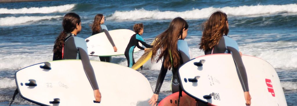 Campamentos de surf para viajes de fin de curso